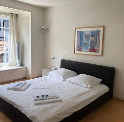 Charmin In Old Town - Uz8 * زيورخ