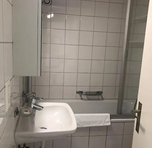 Charmin In Old Town - Uz8 * زيورخ