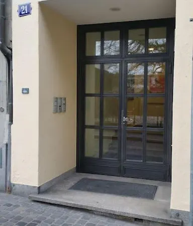 Charmin In Old Town - Uz8 * Curych